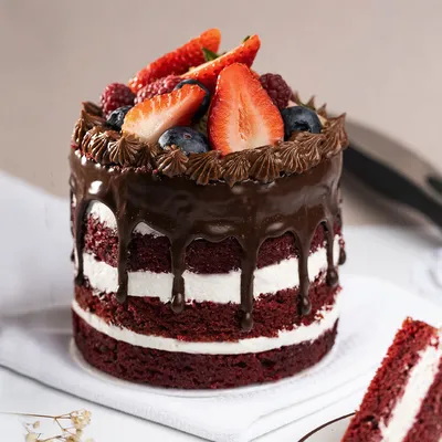 Pastel Red Velvet y Frutas